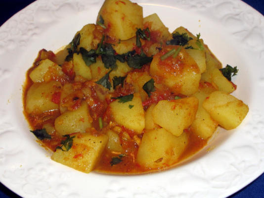 Indiase aardappelen gekookt met gember: labdharay aloo