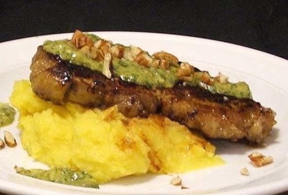 chargrilled entrecote met puree en salsa verde