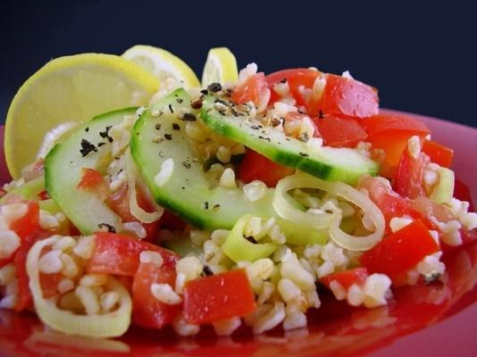 tomaat en tarwensalade