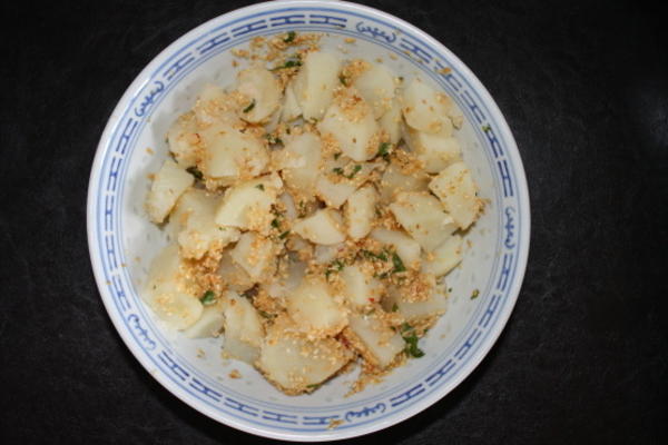 aloo achar (aardappelsalade)