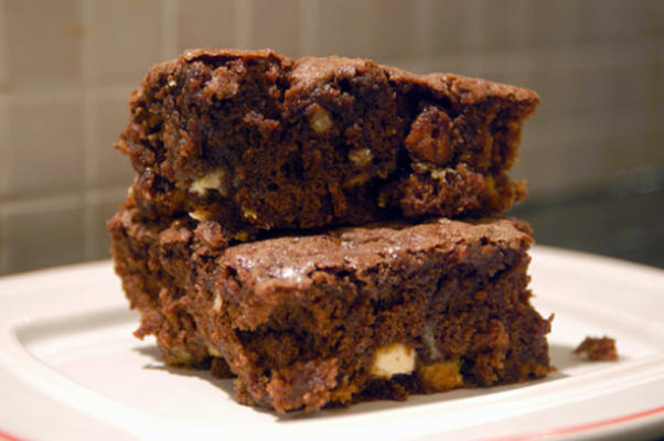 macadamia chocolade brownies met witte chocolade