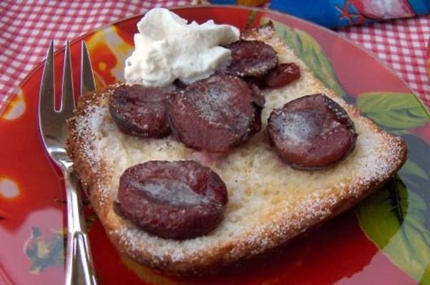 gebakken pruimen op brioche