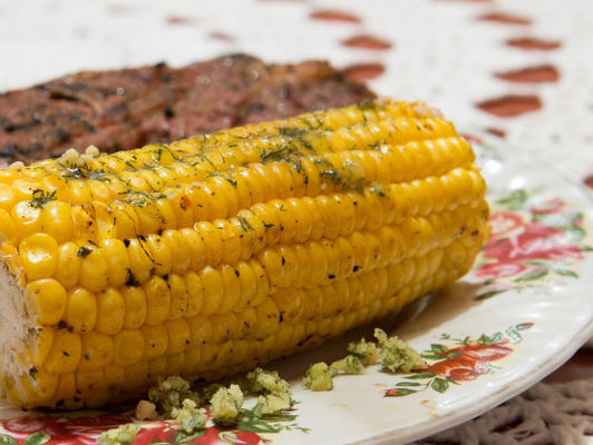 gegrilde maïs met knoflook dille boter