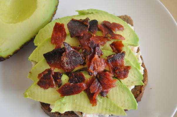 sandwiches met avocado-krabvlees