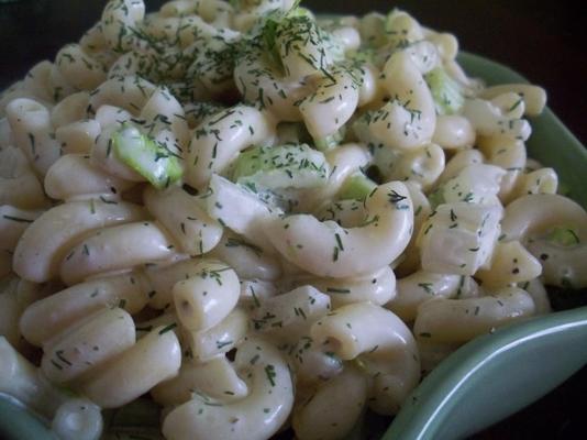 macaroni salade met dille