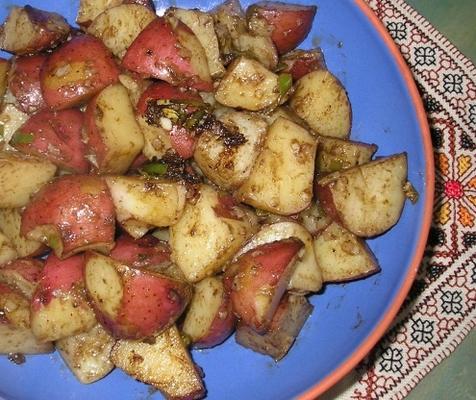 aardappel gebakken in knoflook (chauke aaloo)
