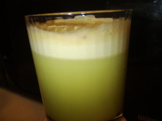 laten we groen fruit en groentesap gaan