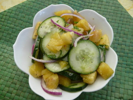 komkommer en ananassalade met munt