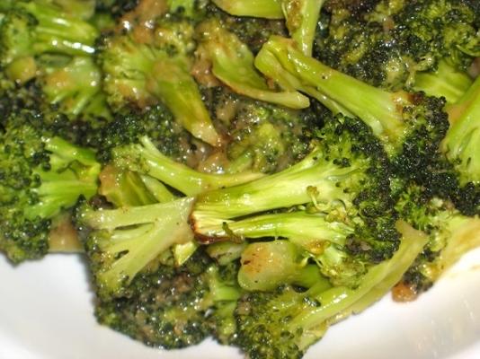 geroosterde broccoli met rozijnen vinaigrette