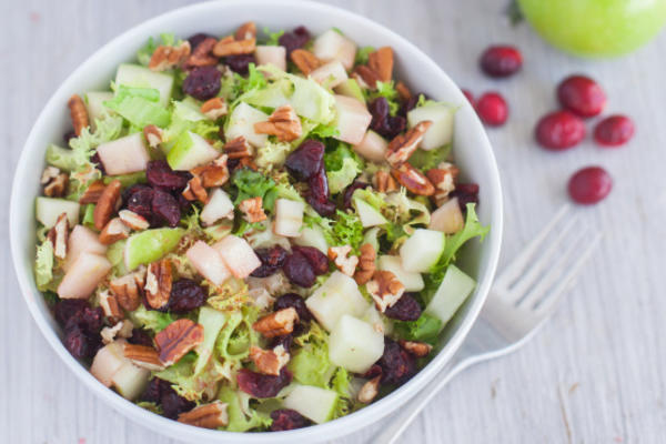 belgische andijvie en appel salade met cranberry vinaigrette