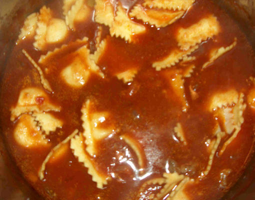 rundvlees en ravioli soep