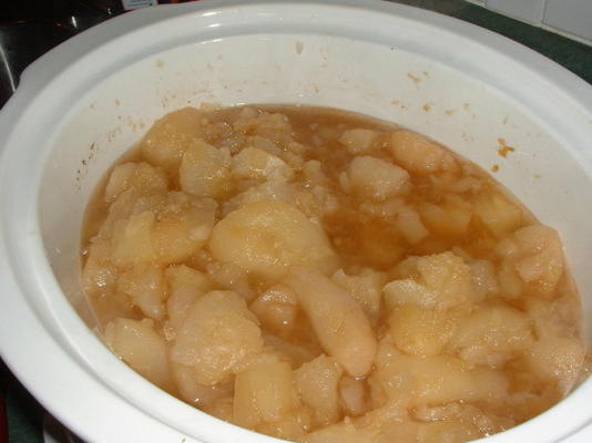 peren en ananas gepocheerd in amaretto (crock pot)