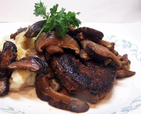 gekruide filet mignon met champignons