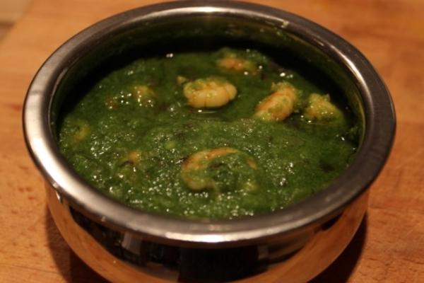 garnalen in groene kruidenpasta (hara masala)