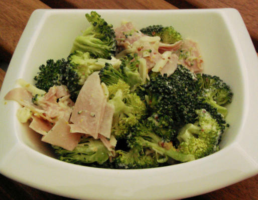lunchbox broccoli, ham en kaassalade