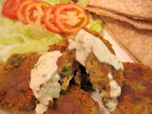 falafel met tahini en koriander sauzen