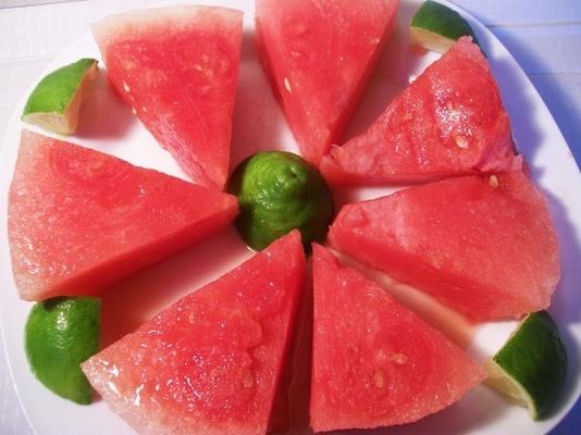 watermeloen wiggen met limoen en honing