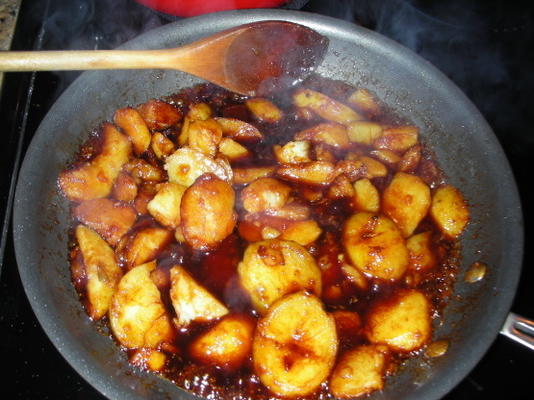 gekarameliseerde aardappelen (sukkerbrunede kartofler)