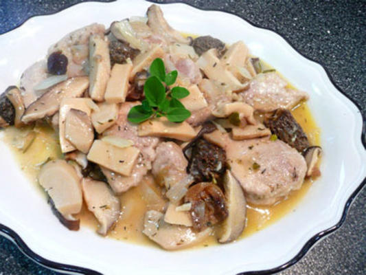 schaaldieren-scallopini met knoflook en champignons