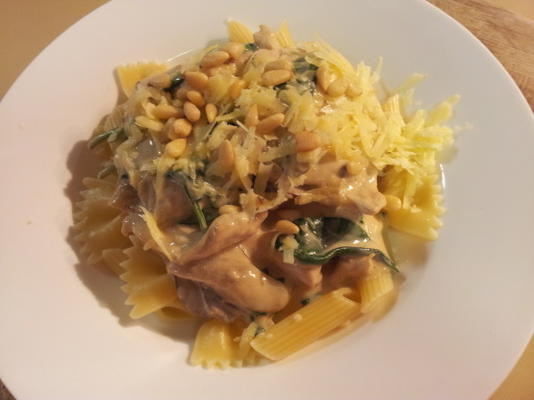 penne met kip en spinazie en champignons