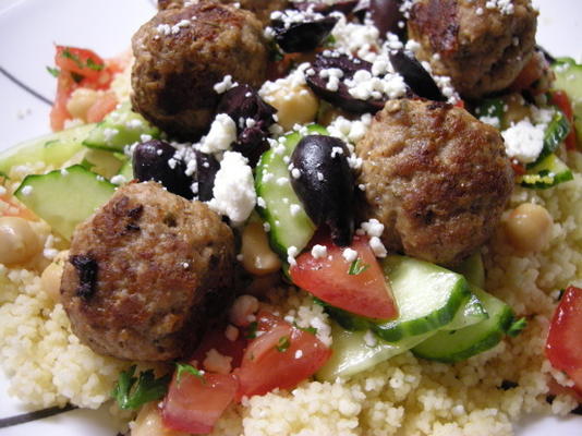 mini-kalkoengehaktballetjes met een frisse salade van couscous