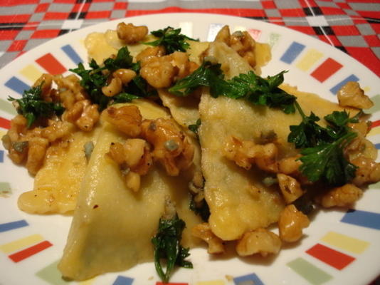 ravioli met geroosterde walnoten