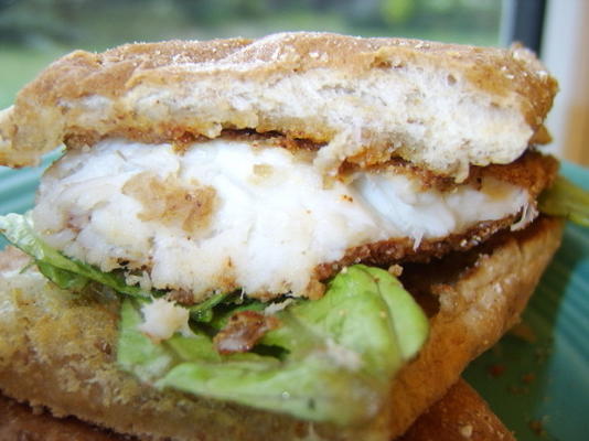maïsmeel Crusted tilapia sandwiches met limoenboter
