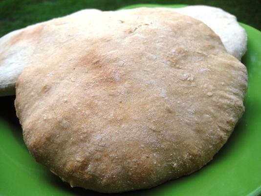 khubz arabi (pita of plat brood)