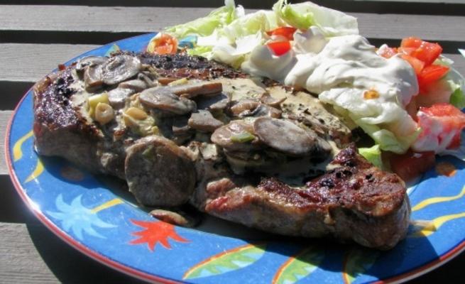rib-eye steak met mierikswortel en champignonroom