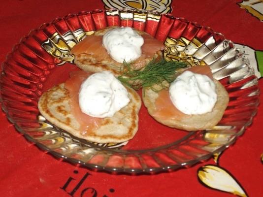 gerookte zalm en dille blini's