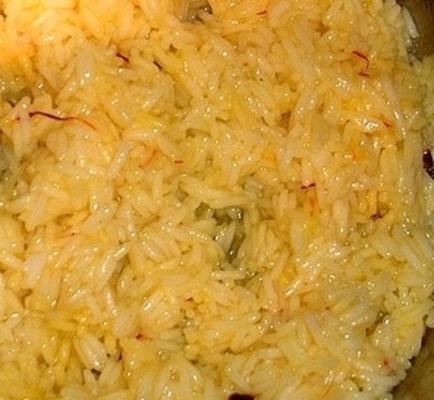 traditionele bahraini muhammar - zoete rijstgerecht