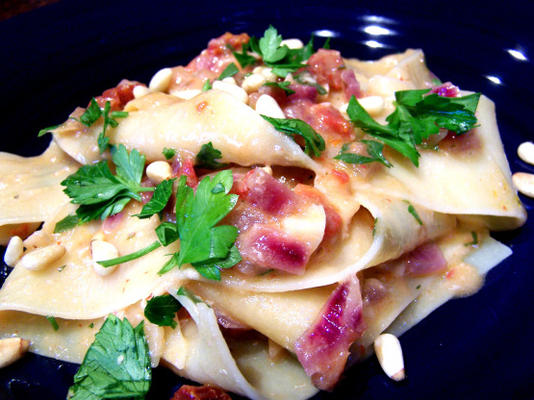 pappardelle met artisjokken en zongedroogde tomaten