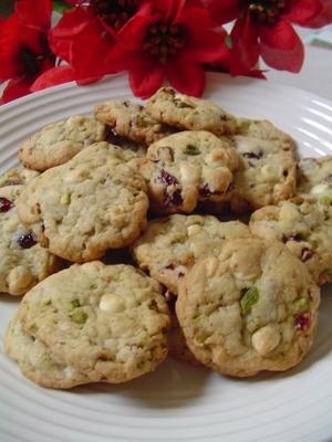 suikerkoekjes met pistache en gedroogde kersen