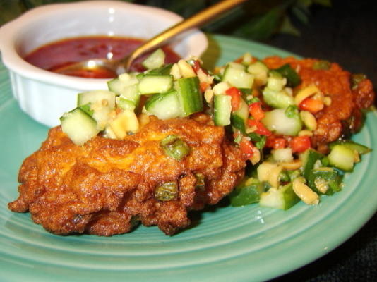 Thaise viskoekjes met zoete chili saus en komkommer smaak