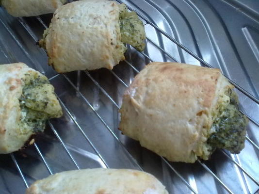 pesto, feta en zongedroogde tomatenscones