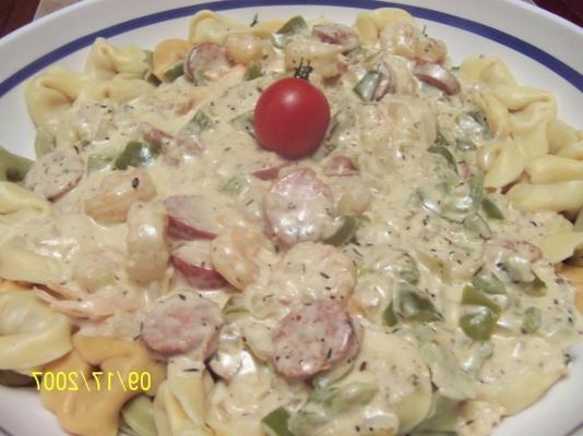 gekruide garnalen en gerookte worst pasta