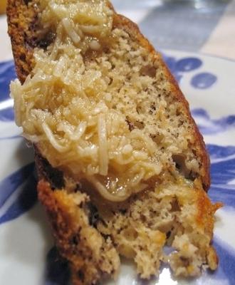 banaan koffie cake w / macadamia-kokosstreper