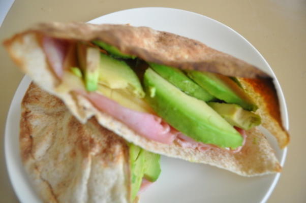 avocado, ham en kaas smelten