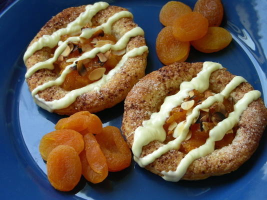 witte chocolade geglazuurde abrikozentaartjes