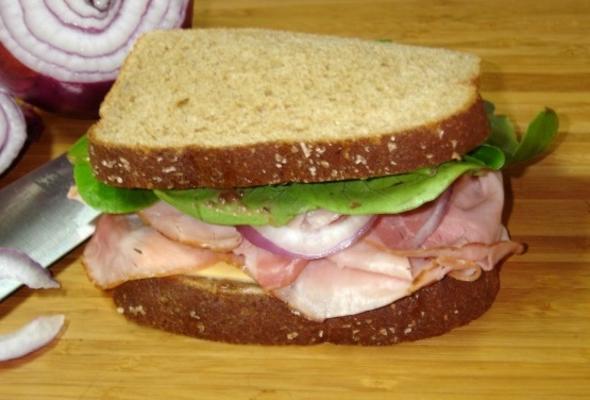 ham en spinazie sandwich met framboos