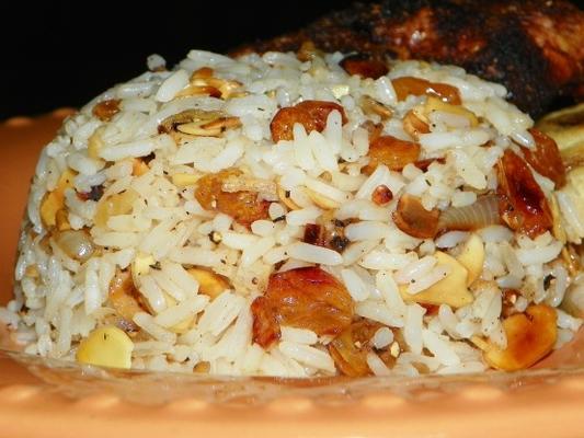 pilaf van amandel en rozijnen