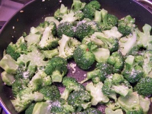 broccoli met knoflook en parmezaanse kaas