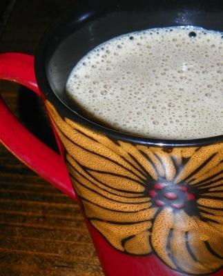 Pakistaanse koffie met kaneel en kardemom