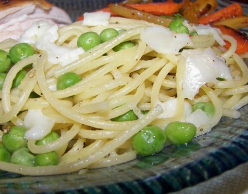 oodles of noodles - erwten en parmezaan variatie