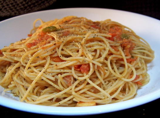 spaghetti met knoflooksaus tomaat