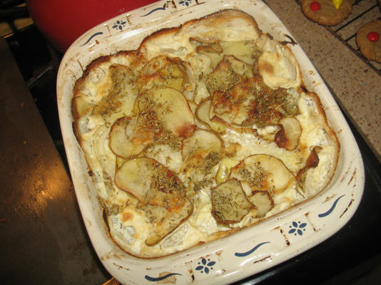 klassieke pommes boulangandegrave; re - french gratin potatoes