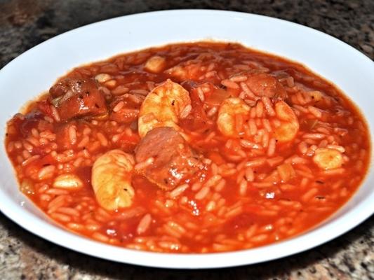 garnalen, sint-jakobsschelp en worst jambalaya