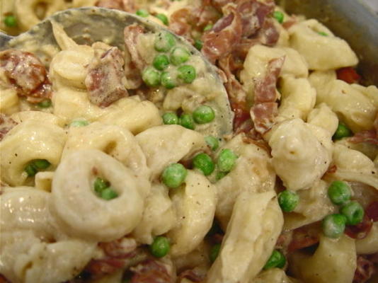 pasta met prosciutto en erwten