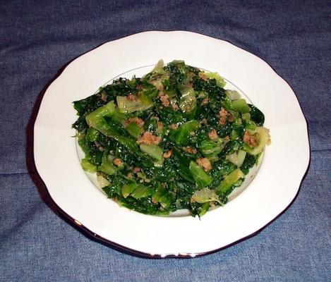 Escarole met knoflook en broodkruimels