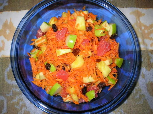 fruit en wortelsalade